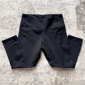 Women’s black Capri leggings with pockets